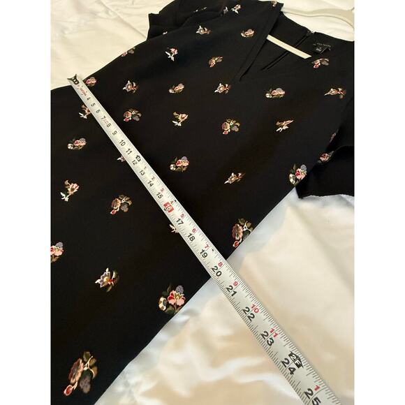 Ann Taylor black flowered A-line dress flutter sleeves zip back. - Picture 3 of 9